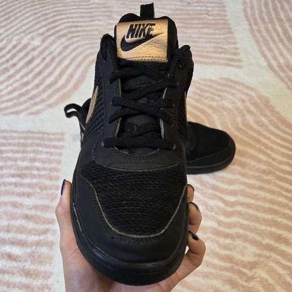 Nike Women's Court Borough Low Sneaker | 7.5 - Picture 6 of 14